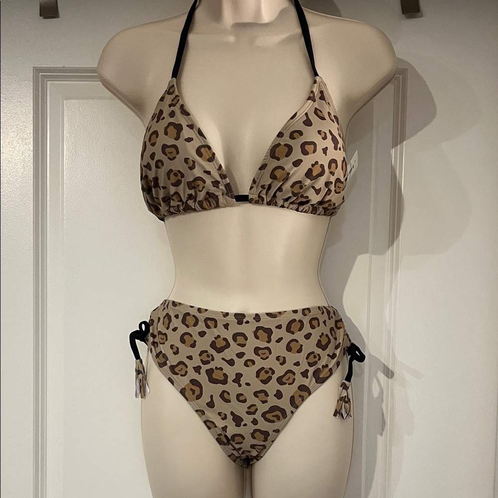 Chic Leopard Print Bikini with Adjustable Ties